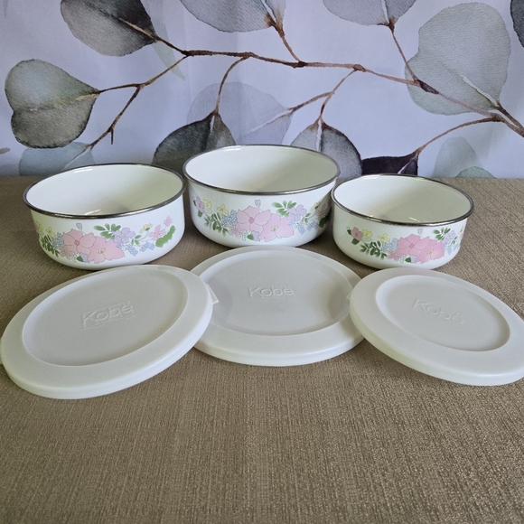 KOBË BOWLS | Vintage Enamelware Nesting Bowls in Floral 3-pc Set - Picture 2 of 16